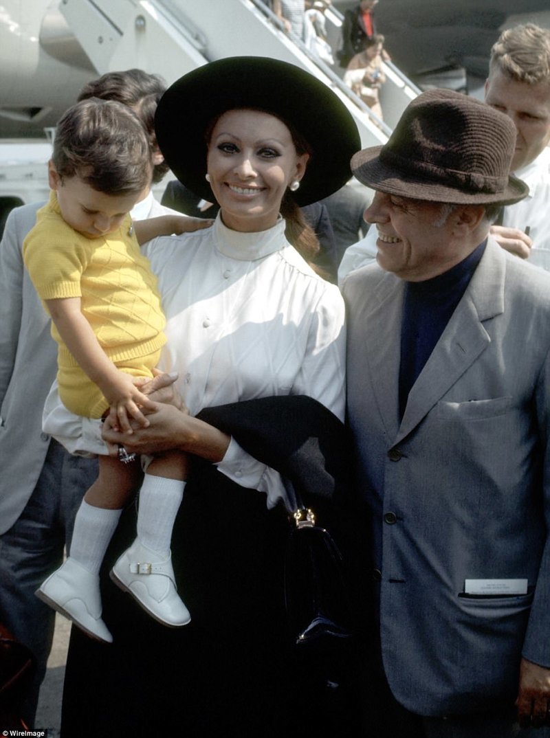 Софи Лорен, Карло Понти и их сын Карло Понти младший, 1970 г.