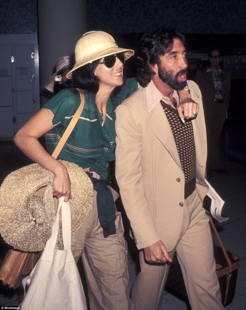Шер со своим продюсером Сэнди Галлином, март 1977 г.
