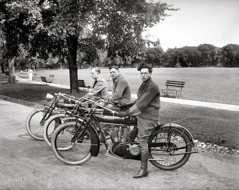 Три индейца (мотоциклы марки "Indian") - Вашингтон, 1915 год