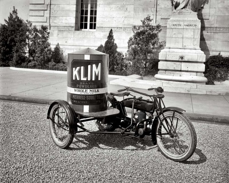 Трехколесный мотоцикл с контейнером для перевозки порошкового молока (Вашингтон, 1921 год)