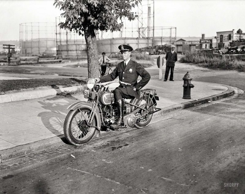 Полицейский на мотоцикле (Вашингтон, 1932 год)