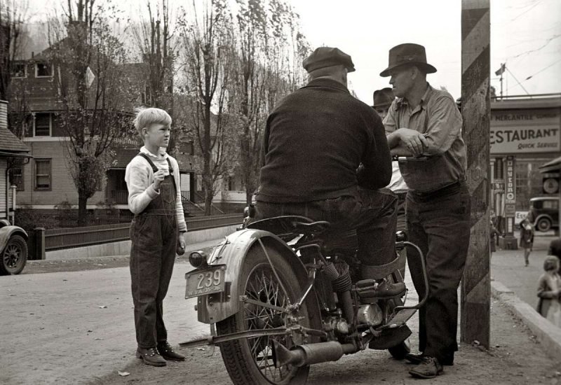 Будущий мотоциклист (Западная Вирджиния, 1935 год)
