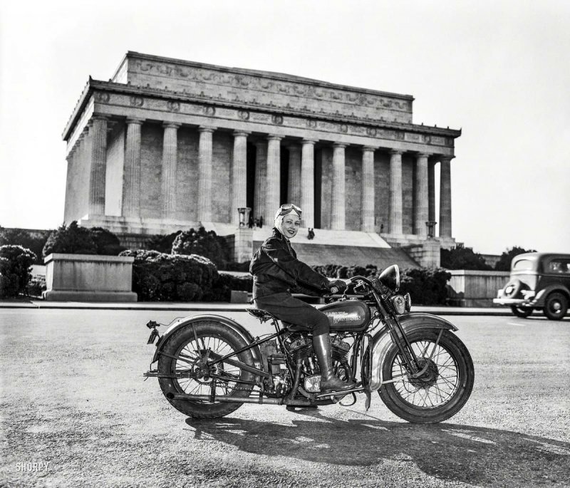 Салли Холтермен - первой женщина, которая получила права на вождение мотоцикла в округе Колумбия (1937 год)