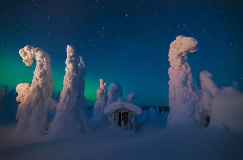 Несмотря на близость к Арктике, зимние температуры воздуха за полярным кругом в Финляндии не слишком низкие: среднее значение для января — минус 11 °C. Но ветрено и много снега…