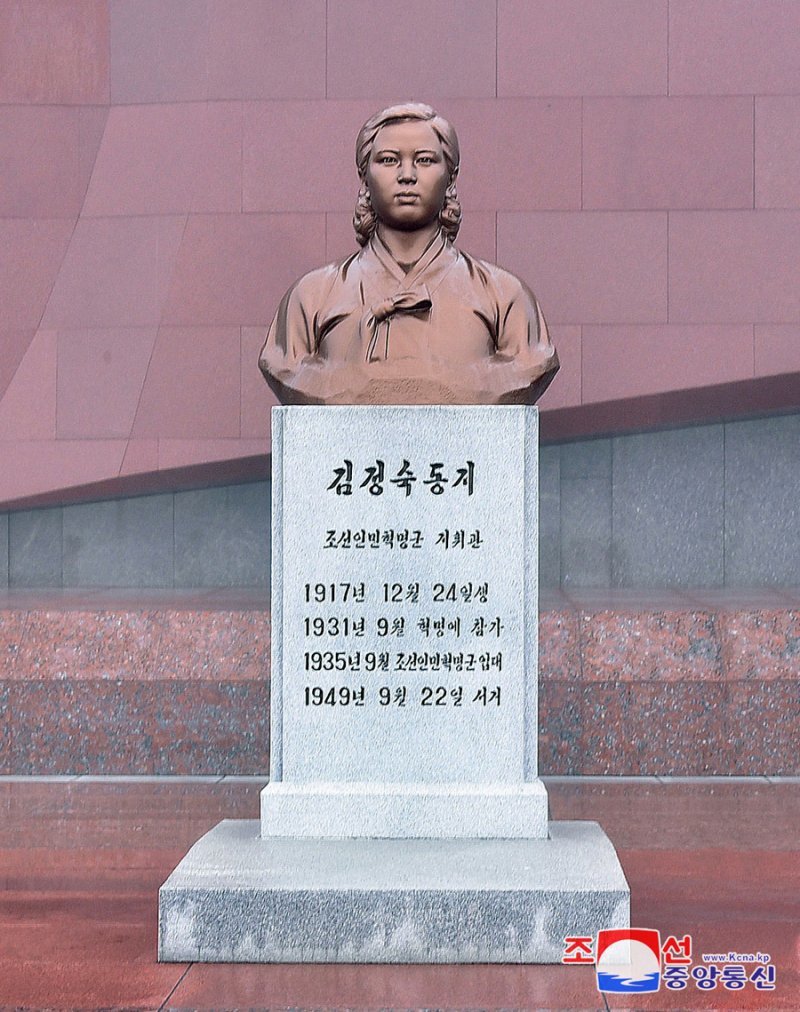 Корейцы пышно отметили 100-летие бабушки Ким Чен Ына