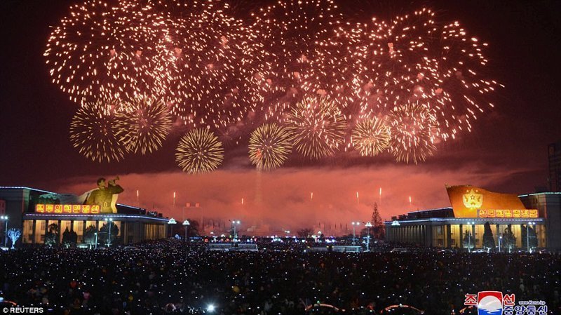 Пхеньян, Северная Корея. Масштабное празднование Нового года и мощный фейерверк, которому никакие санкции не помеха