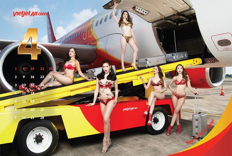 Вьетнамская авиакомпания выпустила "бикини-календарь"