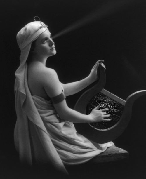 Художник Билл Домонкос создает сюрреалистичные анимации из ретро фотографий