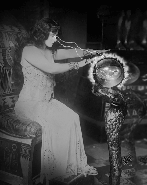 Художник Билл Домонкос создает сюрреалистичные анимации из ретро фотографий