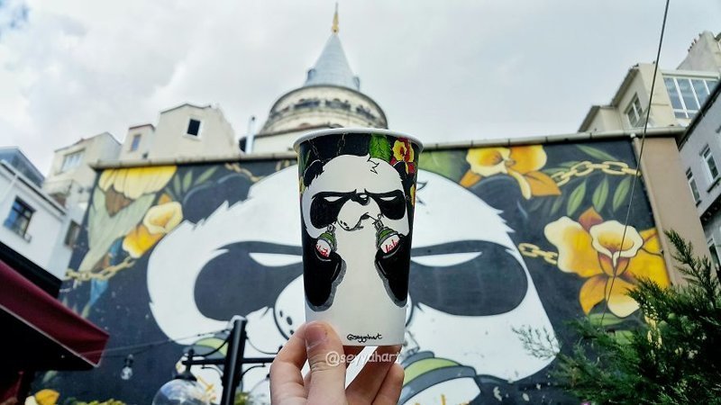 12. "Злая панда", известное граффити в Стамбуле