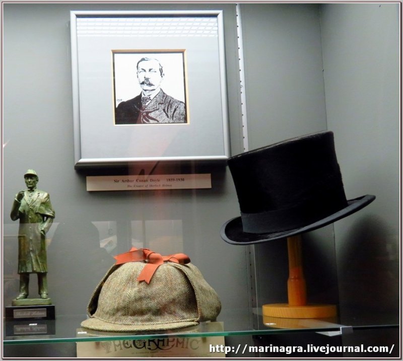Музей Шерлока Холмса в Майрингене. Фрагмент экспозиции. Головные уборы великого сыщика