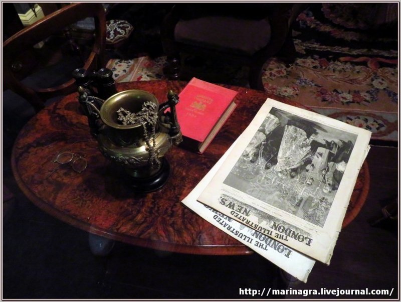 Музей Шерлока Холмса в Майрингене. Фрагмент гостиной на Бейкер-Стрит. "Иллюстрированные лондонские новости".