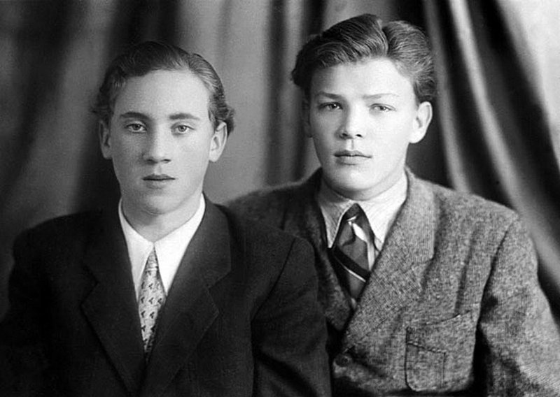 Владимир Высоцкий и Владимир Акимов. Москва, 1953 год