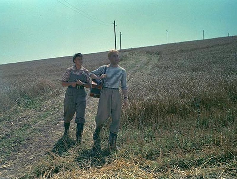 Георгий Юматов (Серафим Чайка) и Владимир Высоцкий (Андрей Пчёлка) в фильме «Стряпуха». Кубань, июнь 1965 года