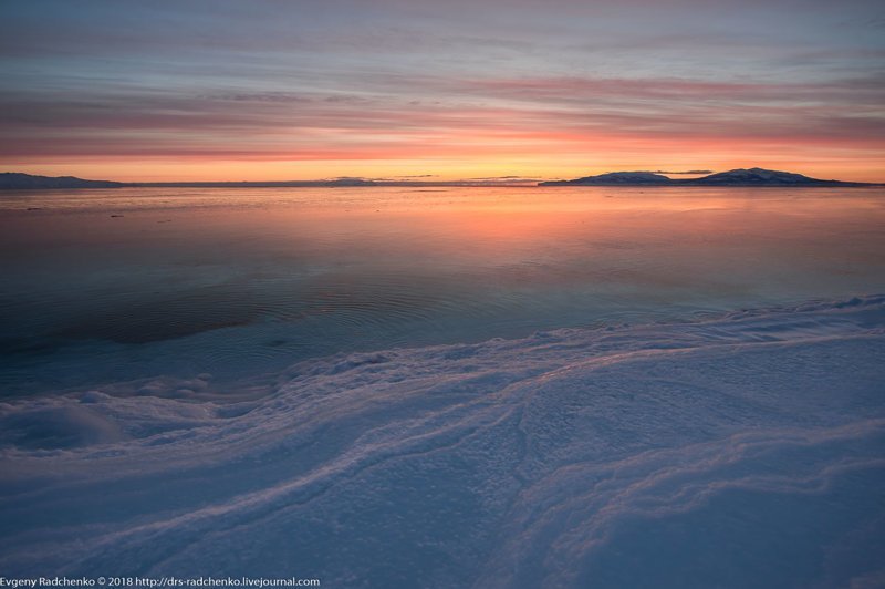 Замерзший берег Охотского моря