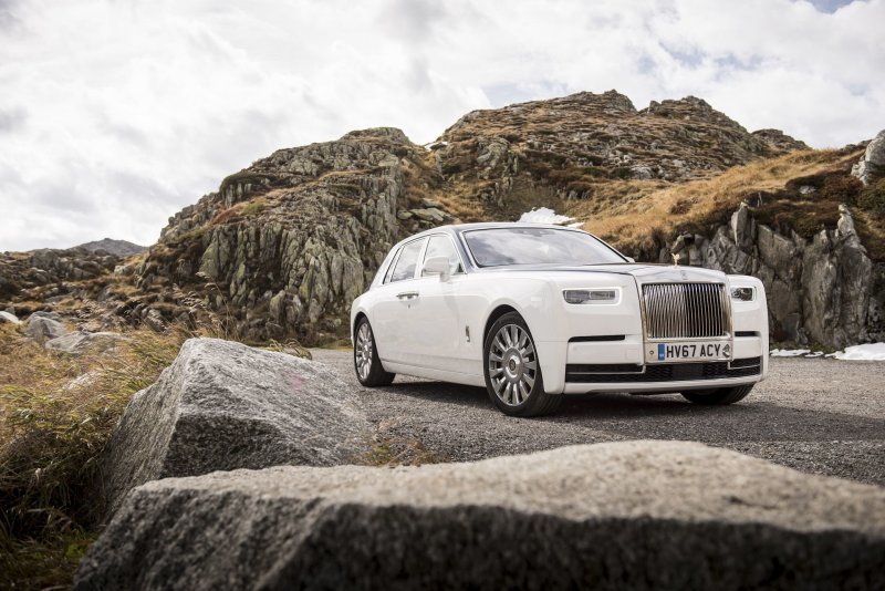 Первый экземпляр нового Rolls-Royce Phantom продадут на фестивале вина