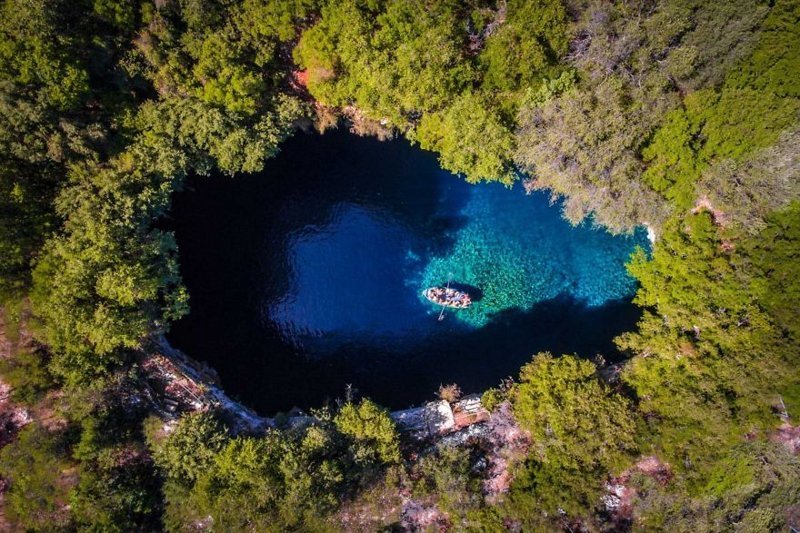 9. Пещерное озеро Мелиссани, остров Кефалиния, Греция