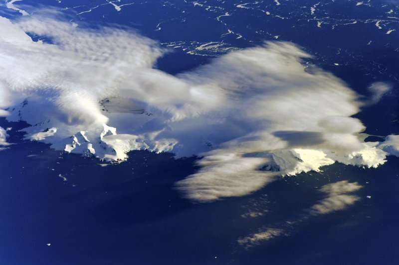 Южные Сандвичевы острова под облаками.
