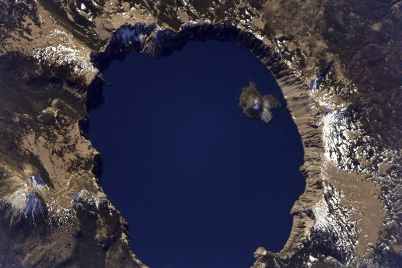 Крейтер — кратерное озеро в США.