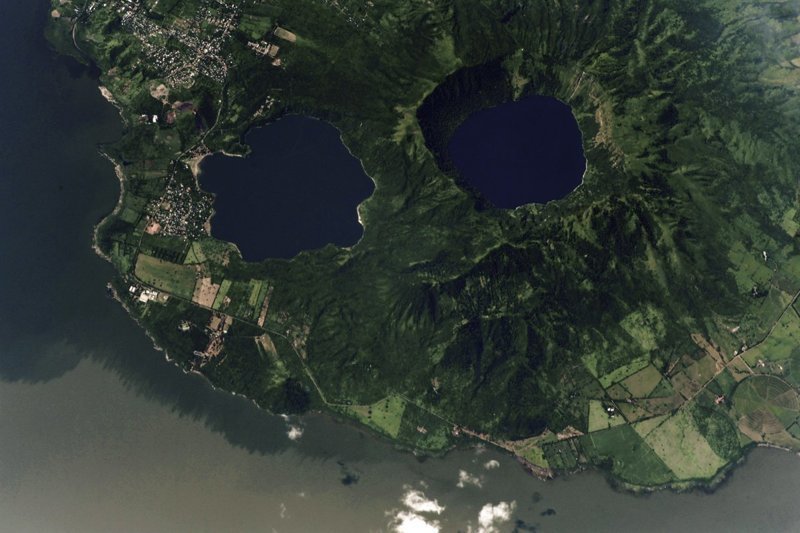 Манагуа — крупное пресноводное озеро тектонического происхождения в государстве Никарагуа.