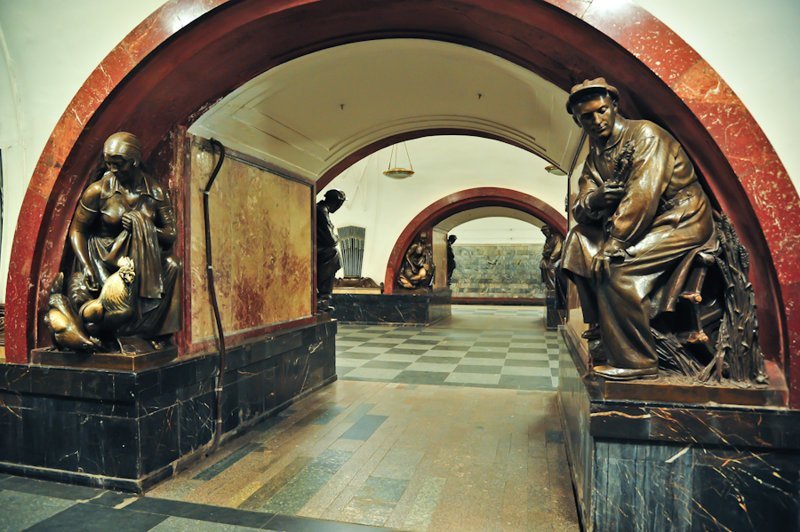 Фотограф показал всю роскошь российских станций метро  без людей