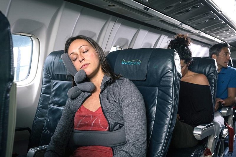 Суперподушка обещает здоровый и крепкий сон на борту самолета