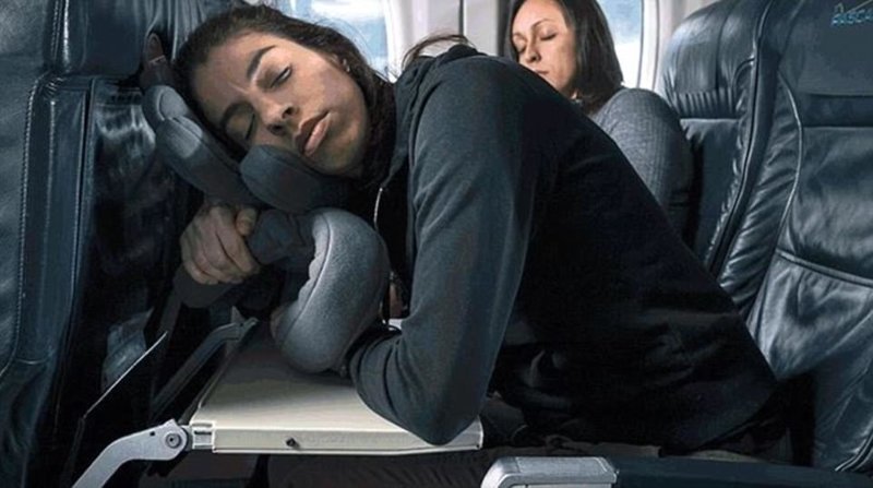 Суперподушка обещает здоровый и крепкий сон на борту самолета