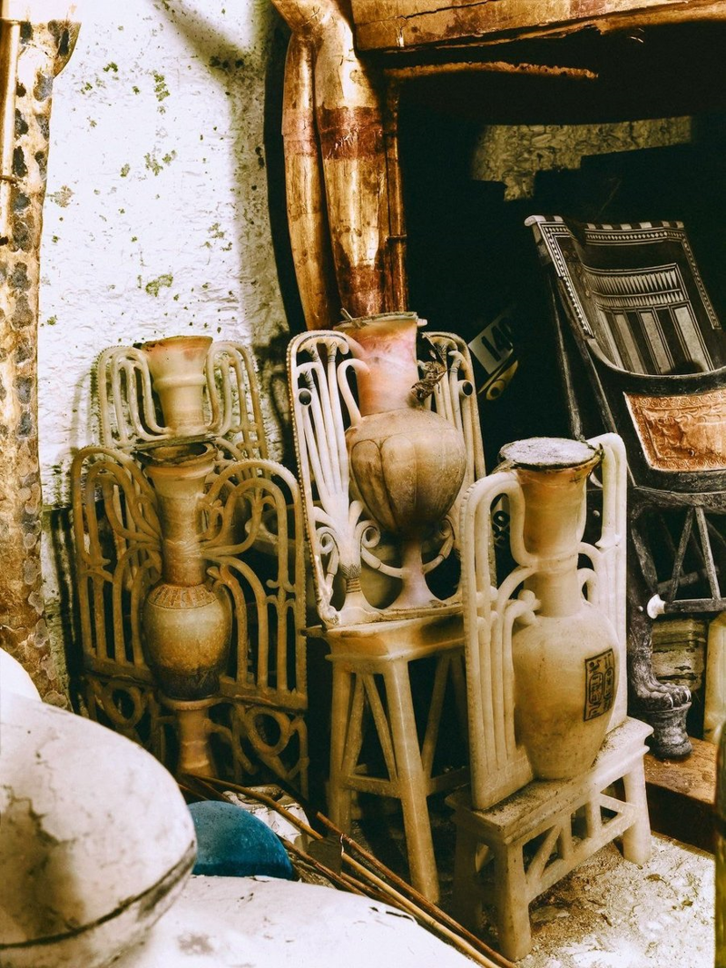  Декоративные алебастровые вазы в передней комнате. (1922 г.)