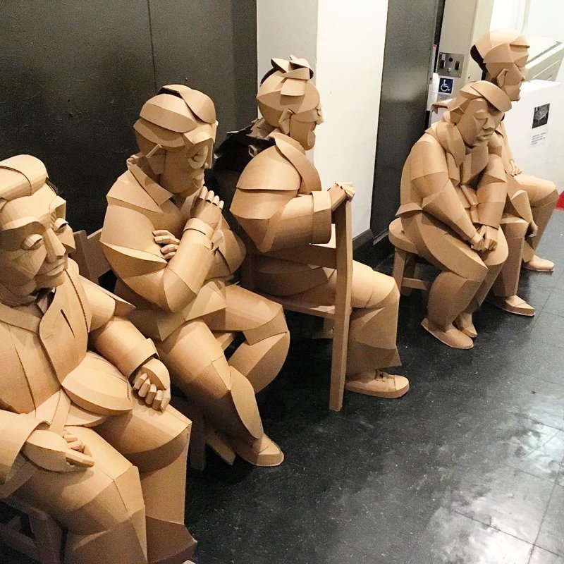 Картонные скульптуры жителей китайской деревни в натуральную величину
