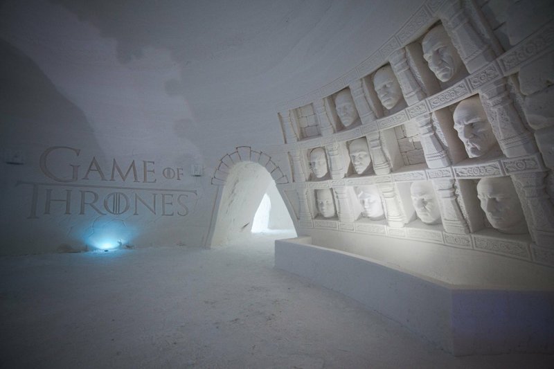 В Финляндии на территории комплекса Lapland Hotels Snow Village возвели из снега и льда отель в стиле "Игры престолов"