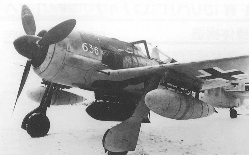 Fw 190G-3 с 300-литровыми баками и 500 кг бомбой