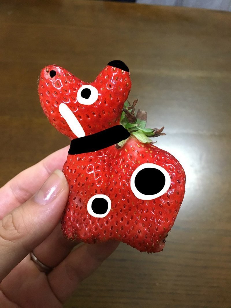 В Японии съели клубнику-кошечку