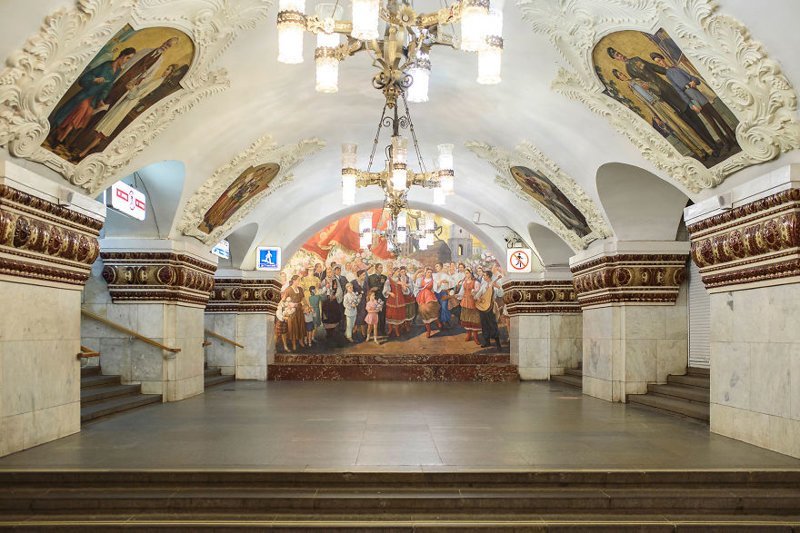 "Это одно из самых красивых метро в мире": Московский метрополитен глазами французского фотографа