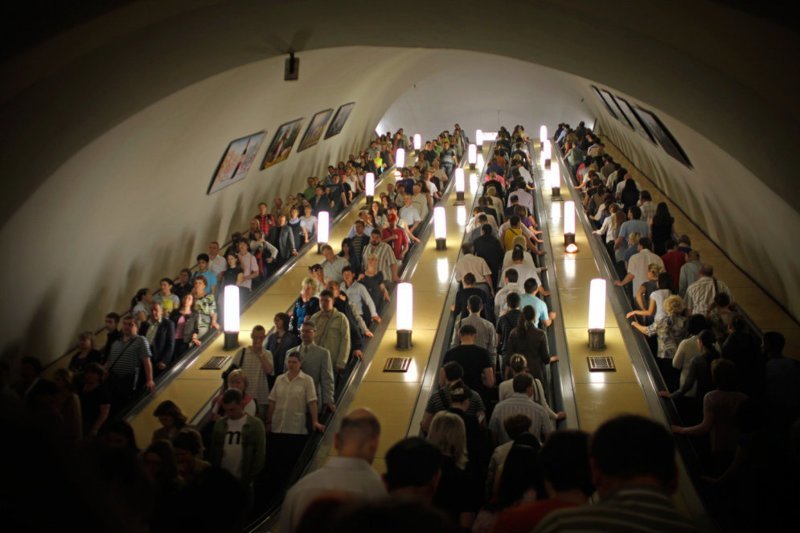  Девять миллионов пассажиров — именно столько людей ежедневно обслуживает Московский метрополитен. На фото станция "Киевская"