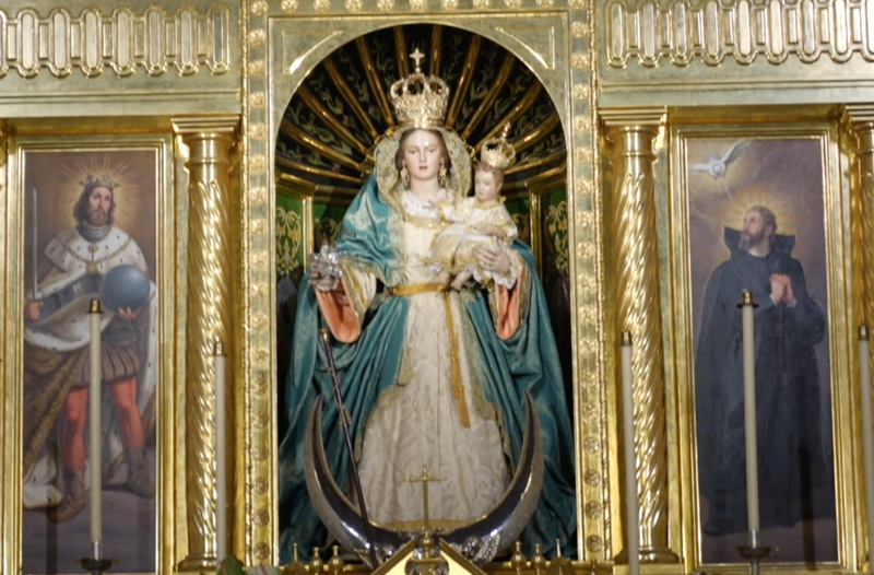 Почему в храмах Испании находятся разные Девы Марии ?