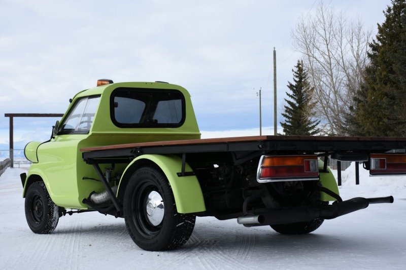 Немецкие тюнеры из ателье BMW Technician из этого миниатюрного городского автомобиля сделали грузовой пикап. Переработанный BMW Isetta некоторое время ездил по дорогам Германии, а потом его перевезли в Канаду.