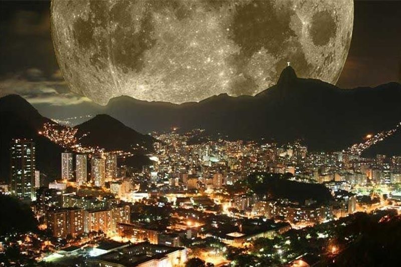 11. Суперлуние над Рио-де-Жанейро