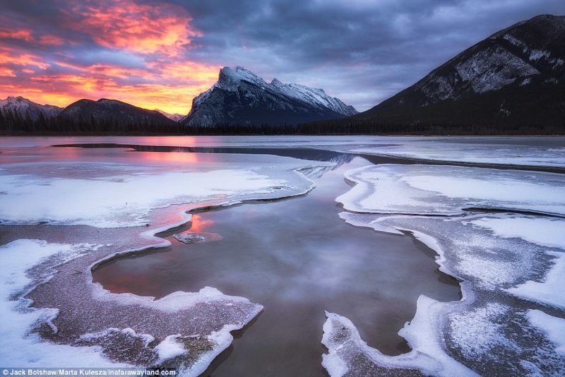Ледяные образования на озерах Вермилион, национальный парк Банфф, Канада