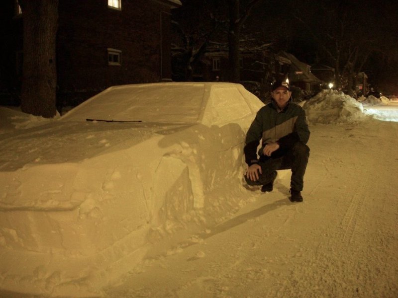 В Канаде вылепленный из снега автомобиль получил штраф за неправильную парковку