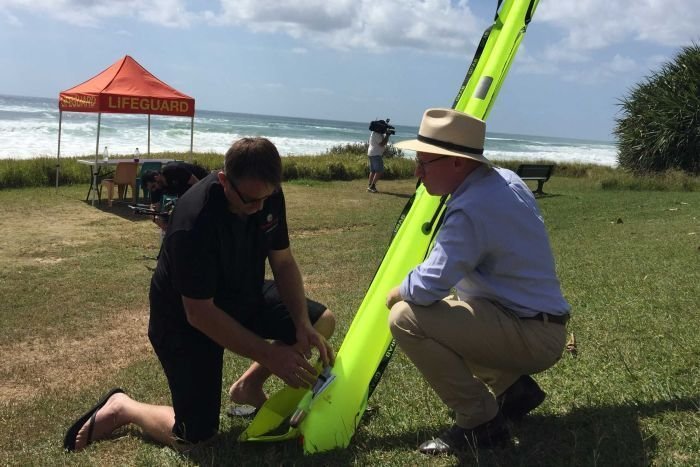В Австралии впервые спасли тонущих людей благодаря дрону