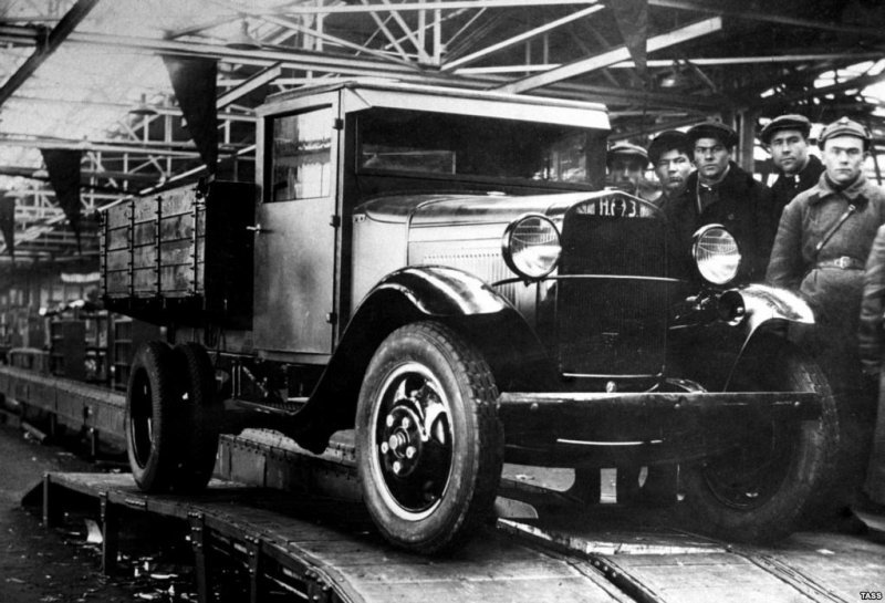 Днем рождения грузовичка ГАЗ-АА считается 29 января 1932 года, когда с конвейера завода в Нижнем Новгороде (который в этом же году станет Горьким) сошел первый автомобиль