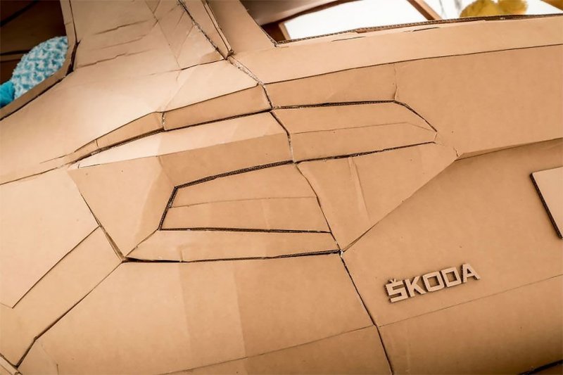 Британцы склеили полномасштабную копию кроссовера Skoda из картона