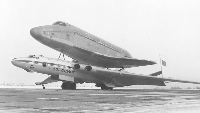 Самолет ВМ-Т с грузом-ракетопланом «Буран», примерно 1988 год
