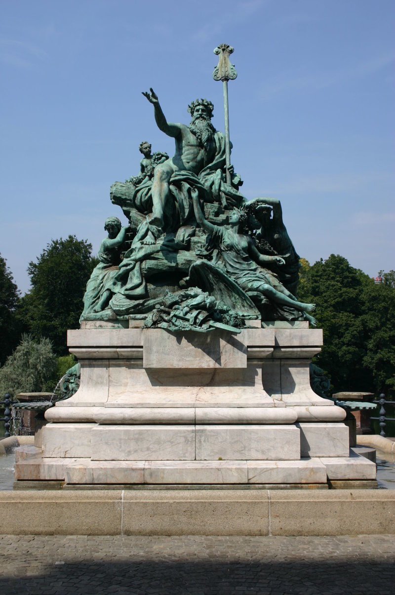 Памятник «Отец Рейн и его дочери»