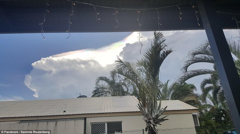 В Австралии замечено уникальное природное явление - радужные облака