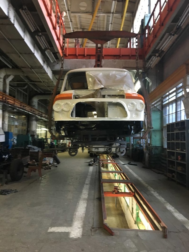 Сотрудники завода ЗИЛ (МСЦ6 АМОЗИЛ) восстанавливают легендарный микроавтобус ЗИЛ-118 «Юность»