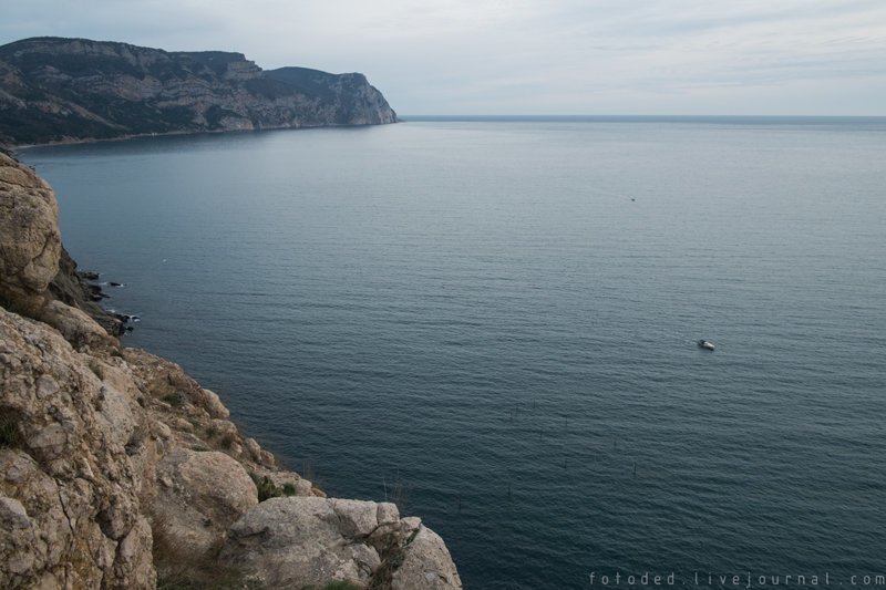  Всё-таки в Крыму живут счастливые люди. Кругом горы, море и невероятный воздух.