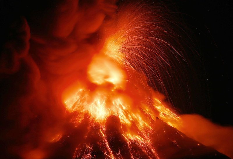 Извержение вулкана Майон на Филиппинах, январь 2018