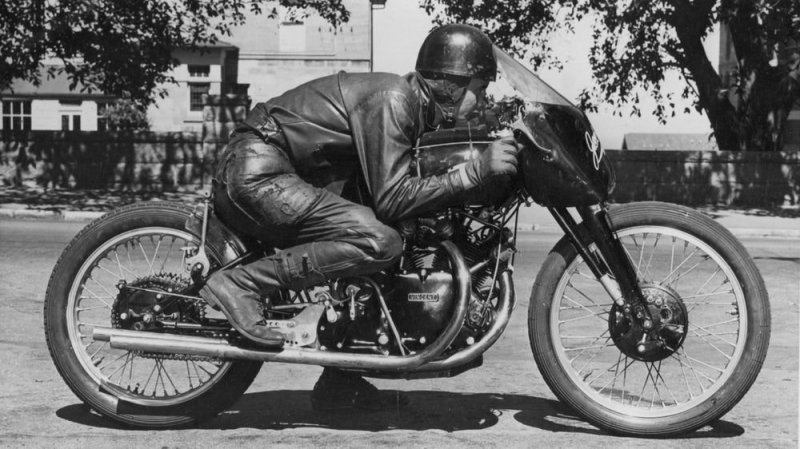 На аукционе Bonhams, состоявшемся в Отеле Рио в Лас-Вегасе, невосстановленный мотоцикл купили за 929 000 долларов.