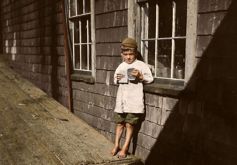 5-летний Престон - упаковщик в Истпорте, штат Мэн, 1910г. По воспоминанию свидетелей, Престон работал целыми днями, с утра до вечера